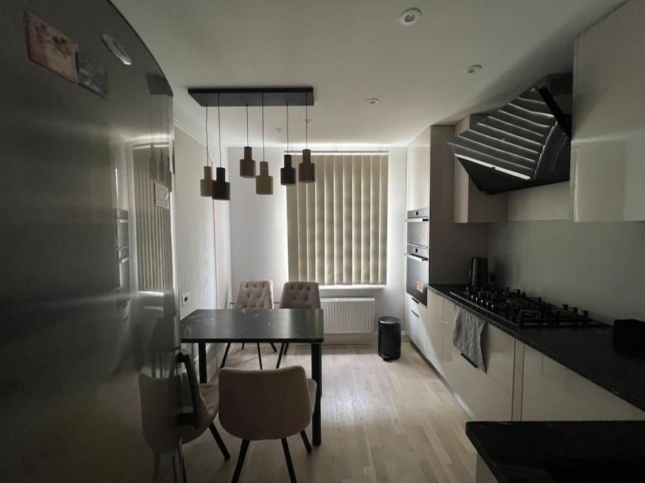 Apartment 2 Bedroom Flat For Rent *